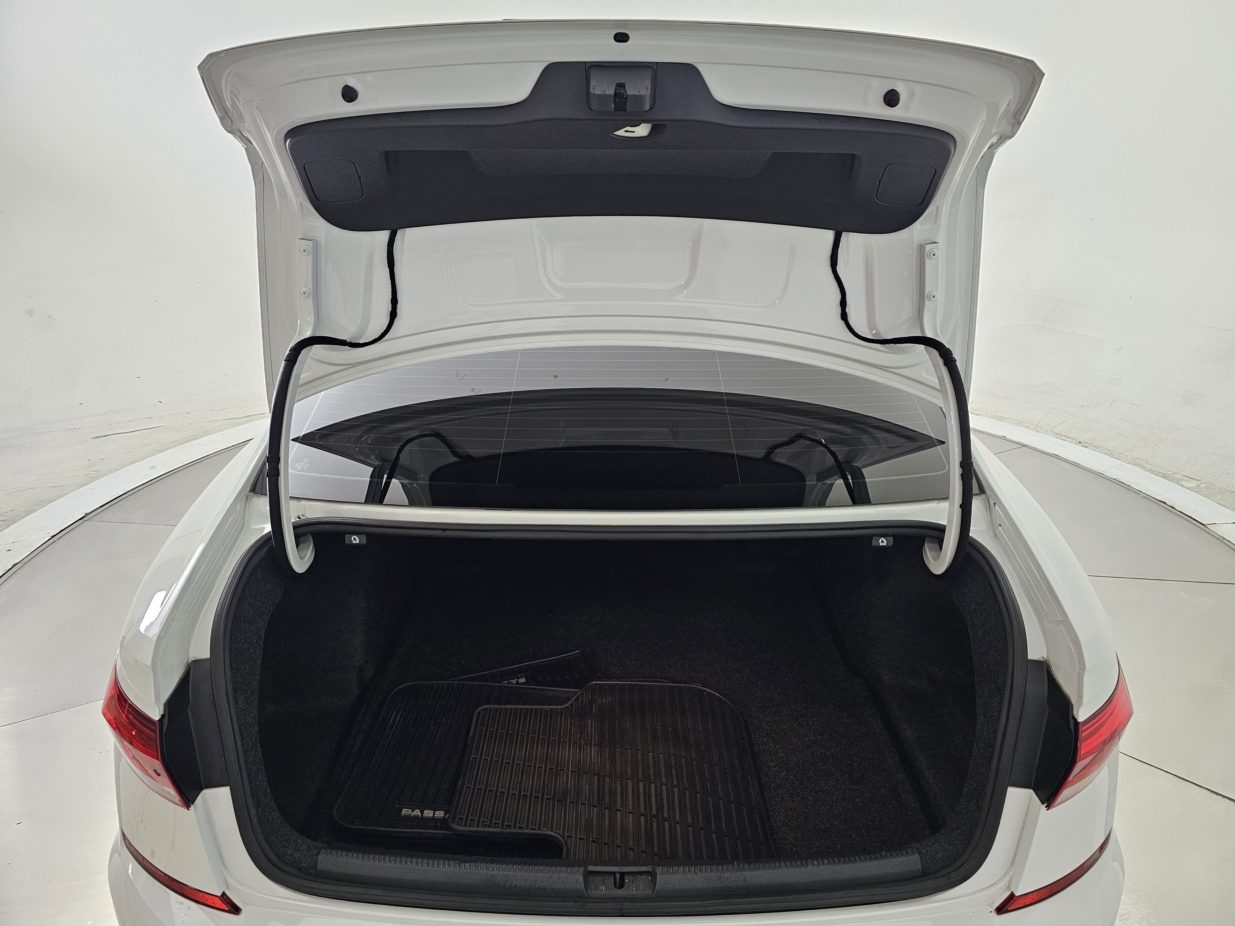 Used 2021 Volkswagen Passat 2.0T SE image 26