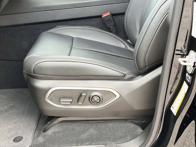 New 2026 Jeep Grand Wagoneer L Limited AWD/4WD image 23