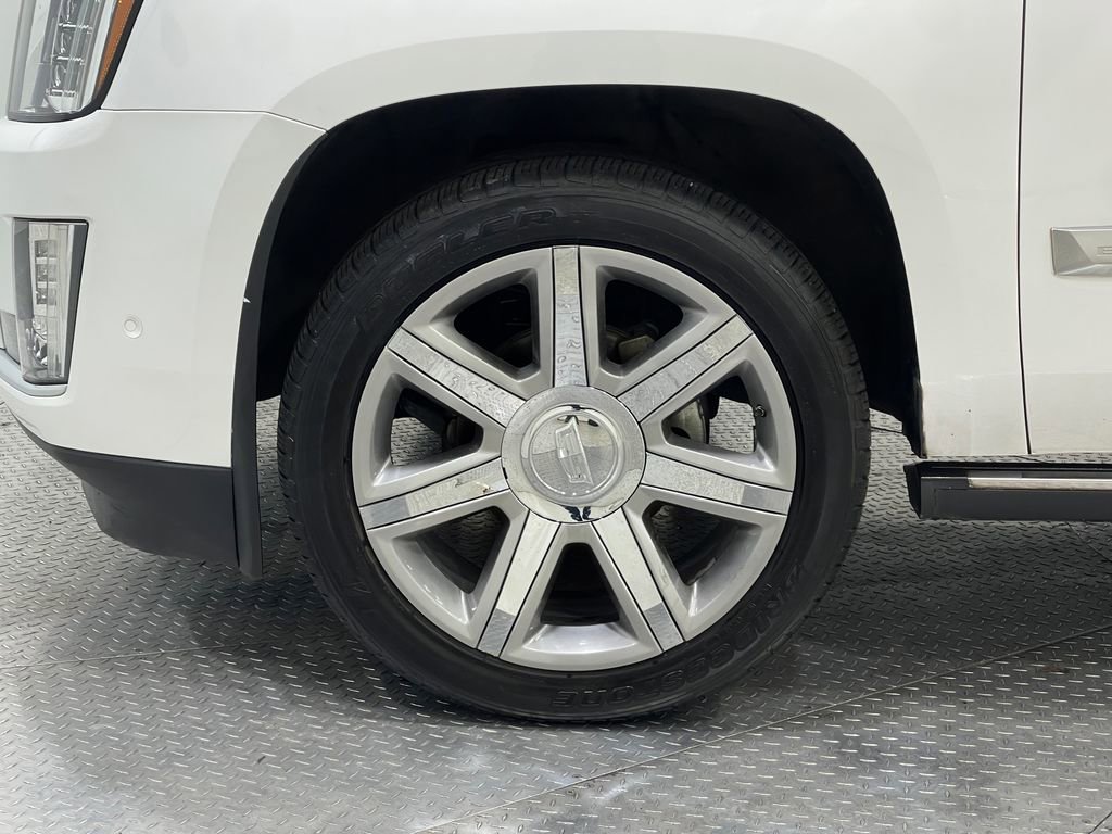 Used 2018 Cadillac Escalade Premium Luxury image 40