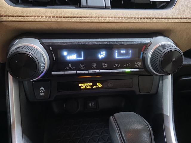 Used 2019 Toyota RAV4 LE w/ All Weather Liner Package FWD image 23
