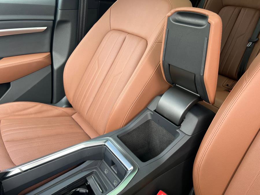 Used 2023 Audi e-tron Premium Plus w/ Premium Plus Package image 28