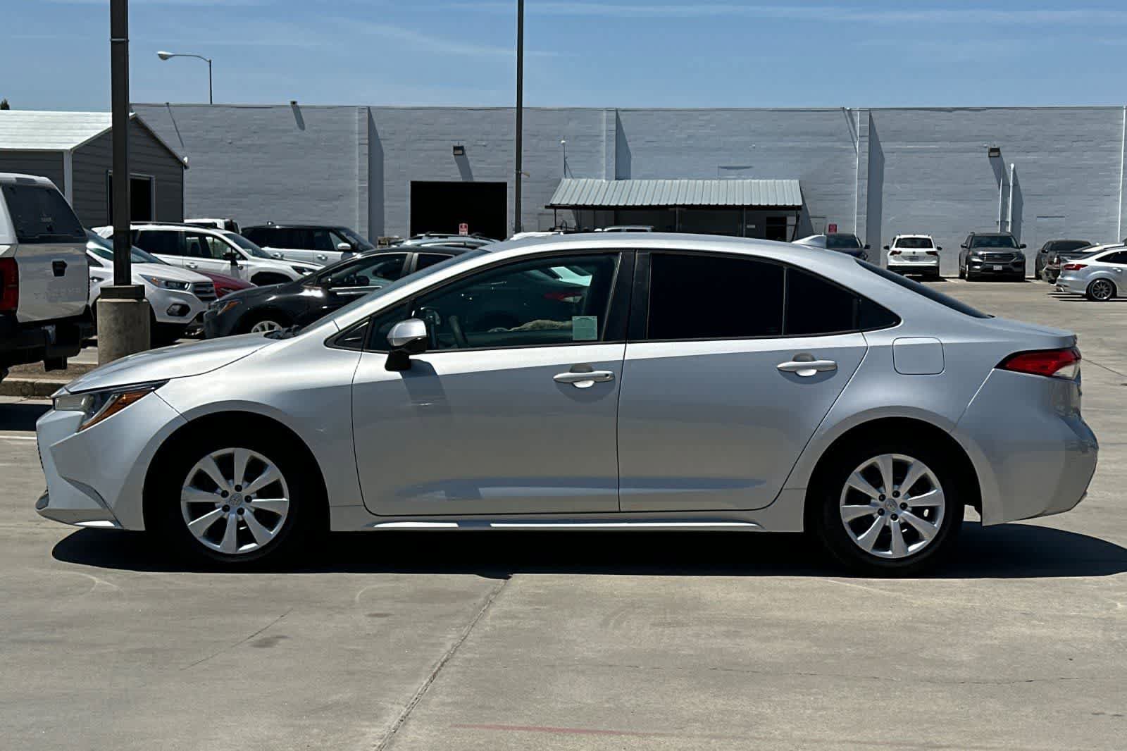 Used 2020 Toyota Corolla LE FWD image 6
