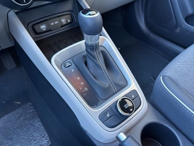 Used 2025 Hyundai Venue Limited image 24