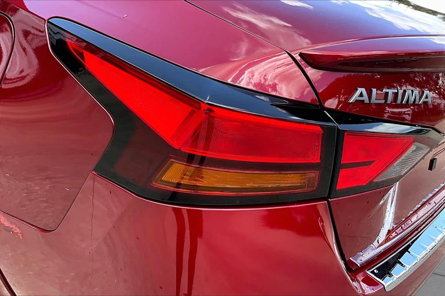 Certified 2023 Nissan Altima 2.0 SR FWD image 28