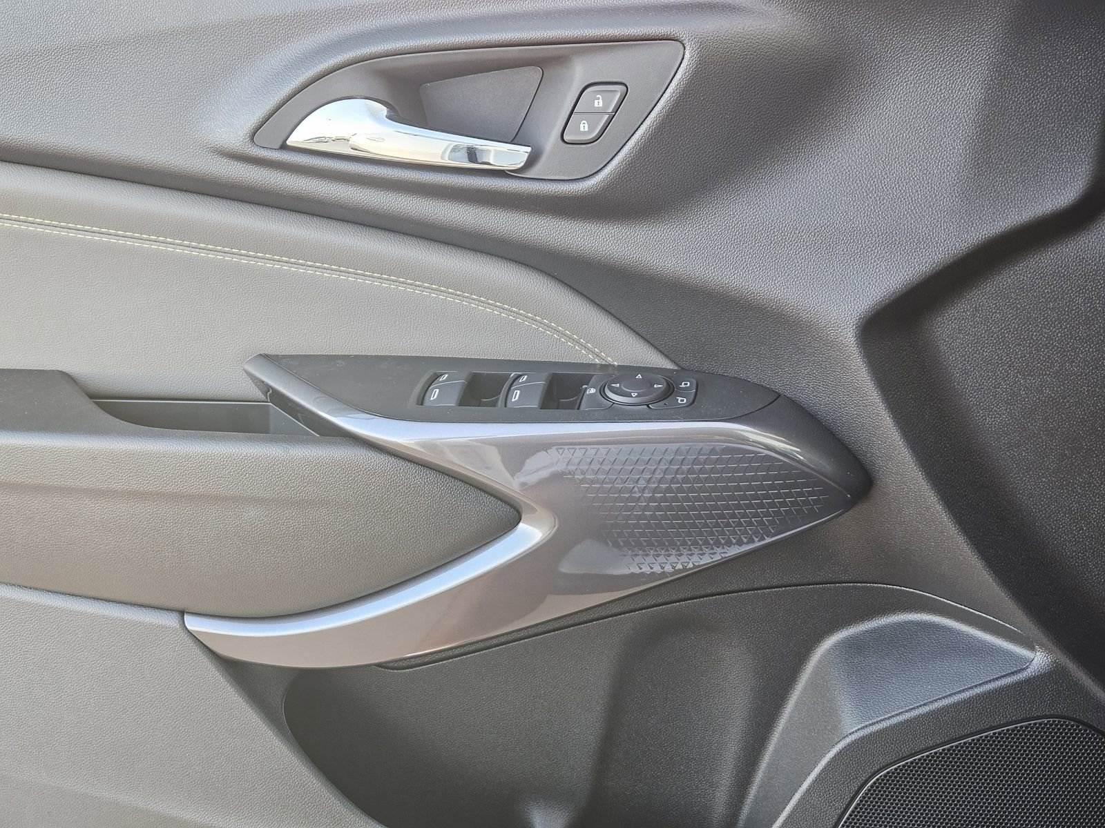 New 2026 Chevrolet Trax ACTIV w/ Sunroof Package image 23