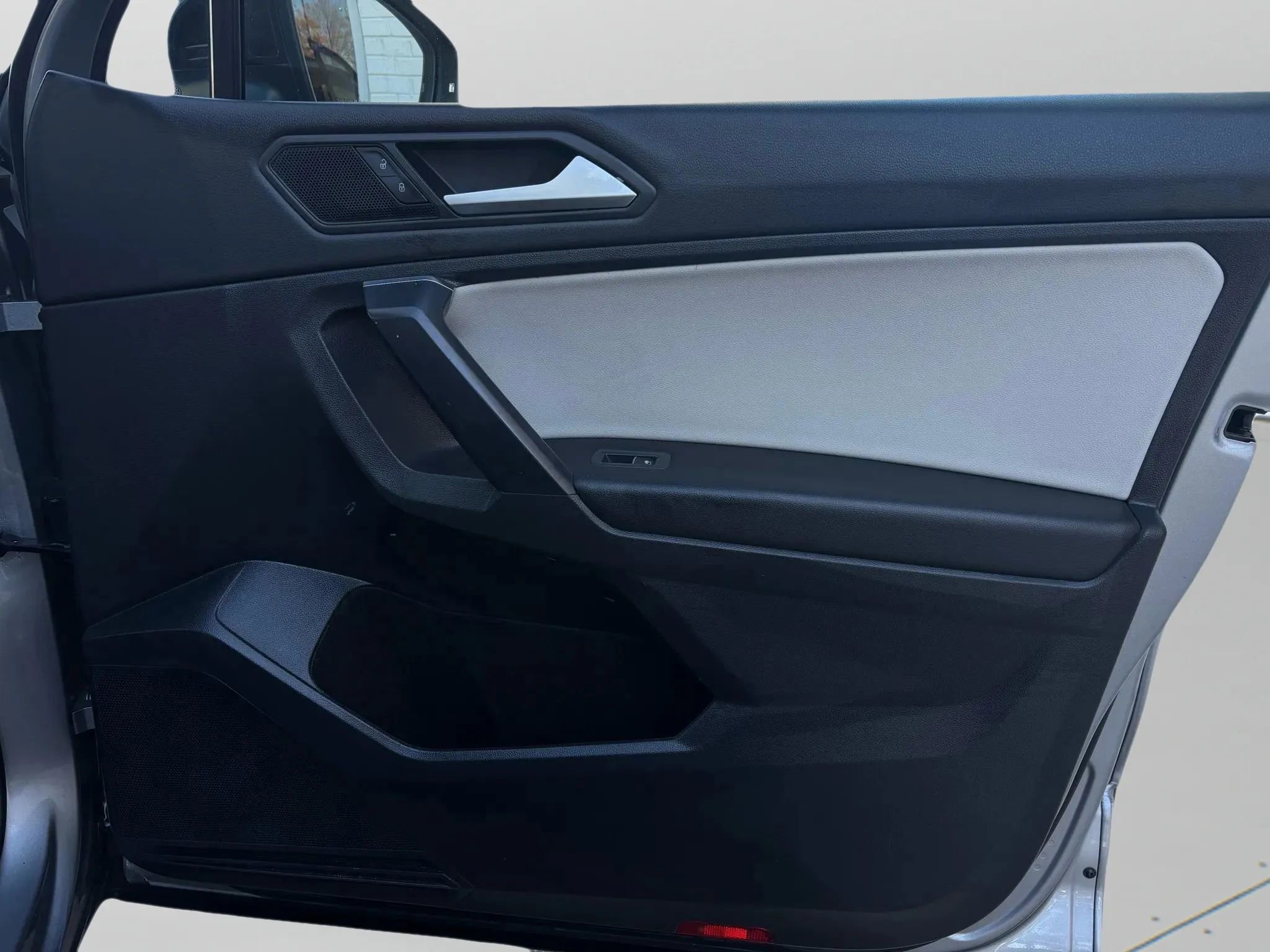 Used 2021 Volkswagen Tiguan SE R-Line w/ 3rd Row Seat Package image 15