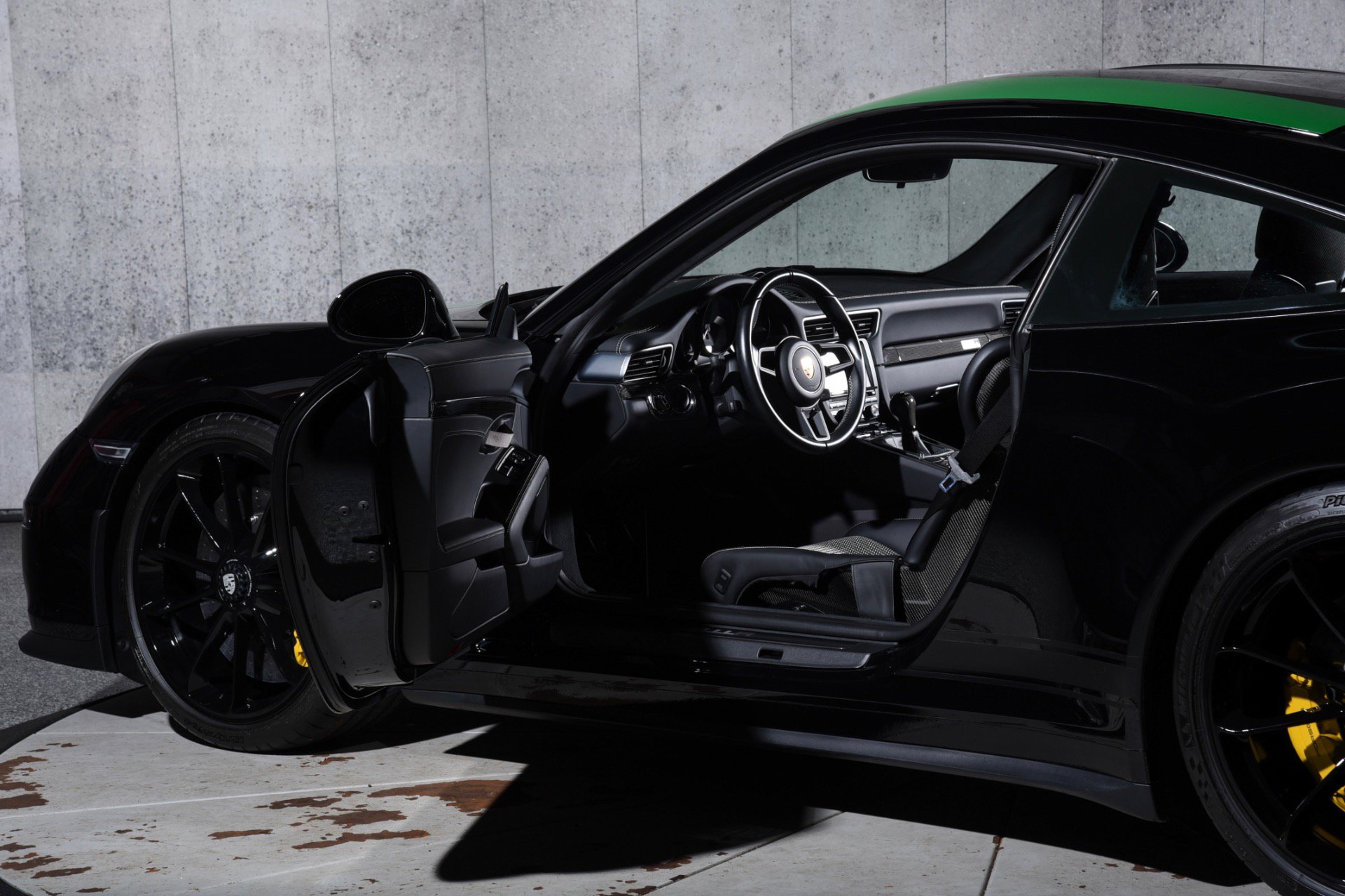 Used 2016 Porsche 911 R RWD image 15