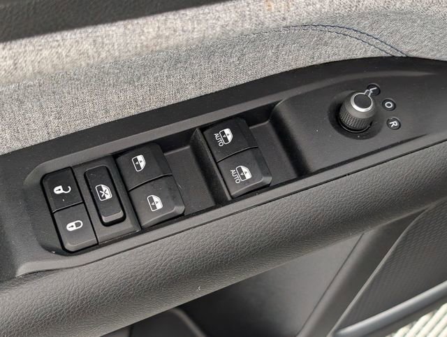 Used 2023 Jeep Compass Sport image 11