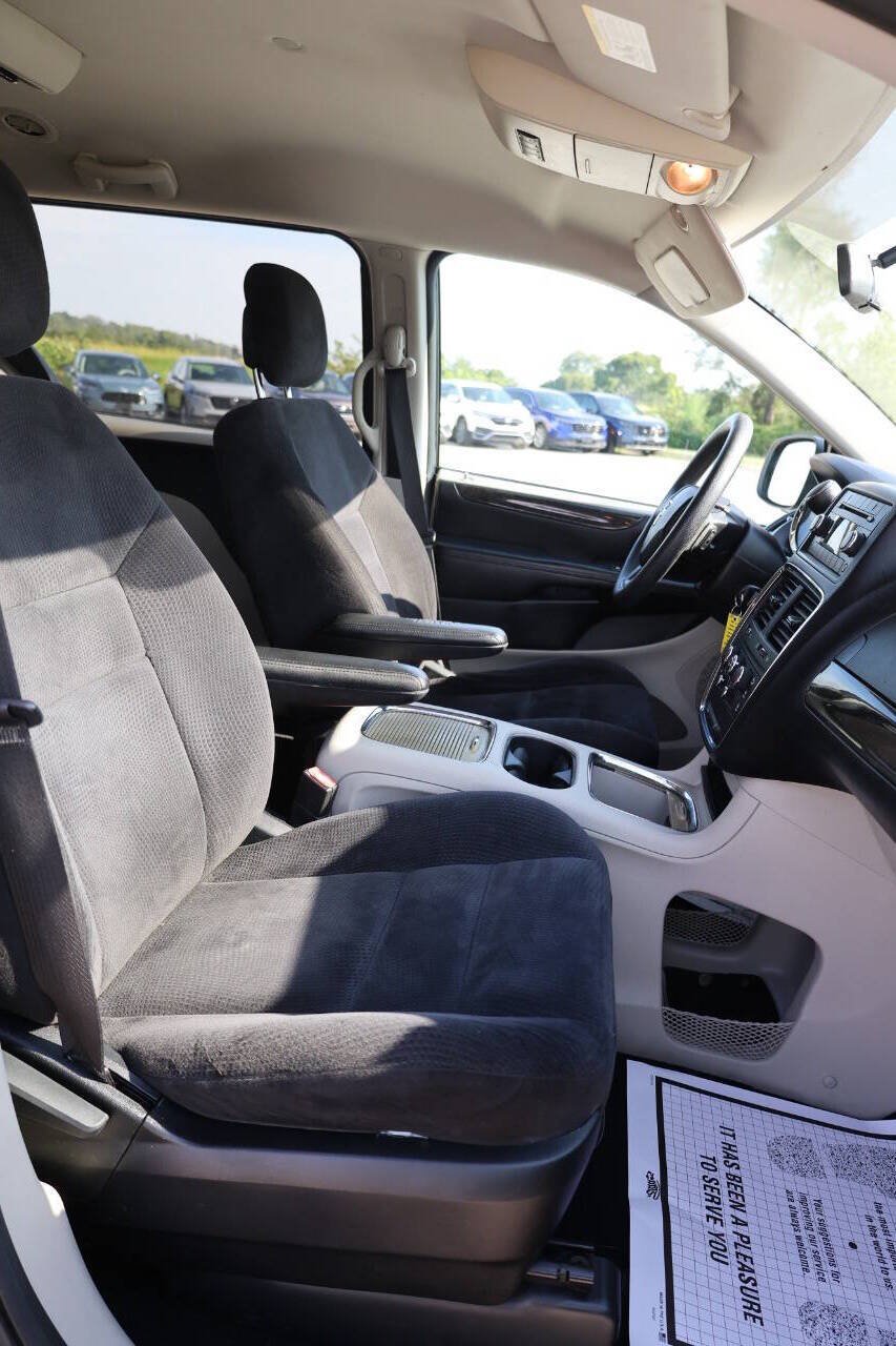 Used 2014 Dodge Grand Caravan SXT FWD image 15