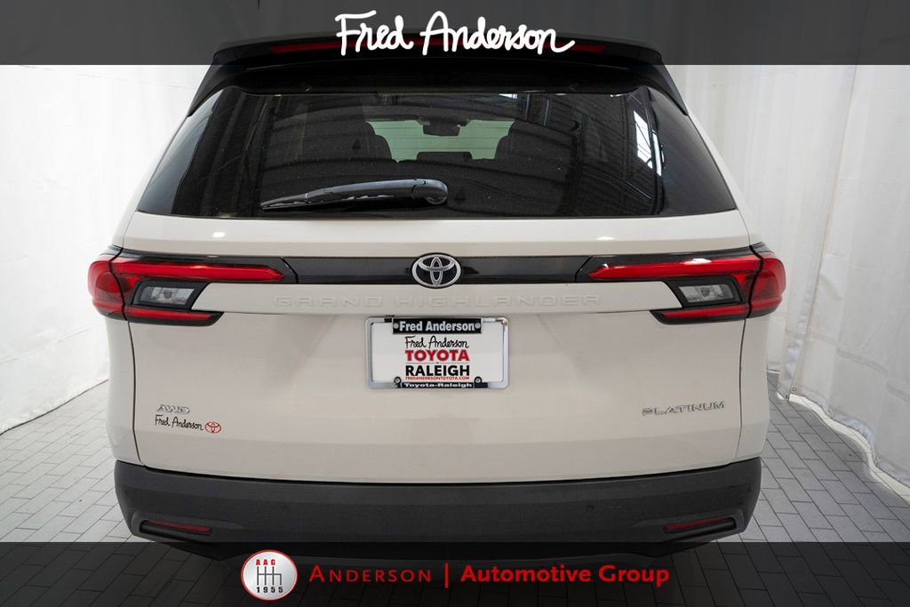 Certified 2024 Toyota Grand Highlander AWD image 4