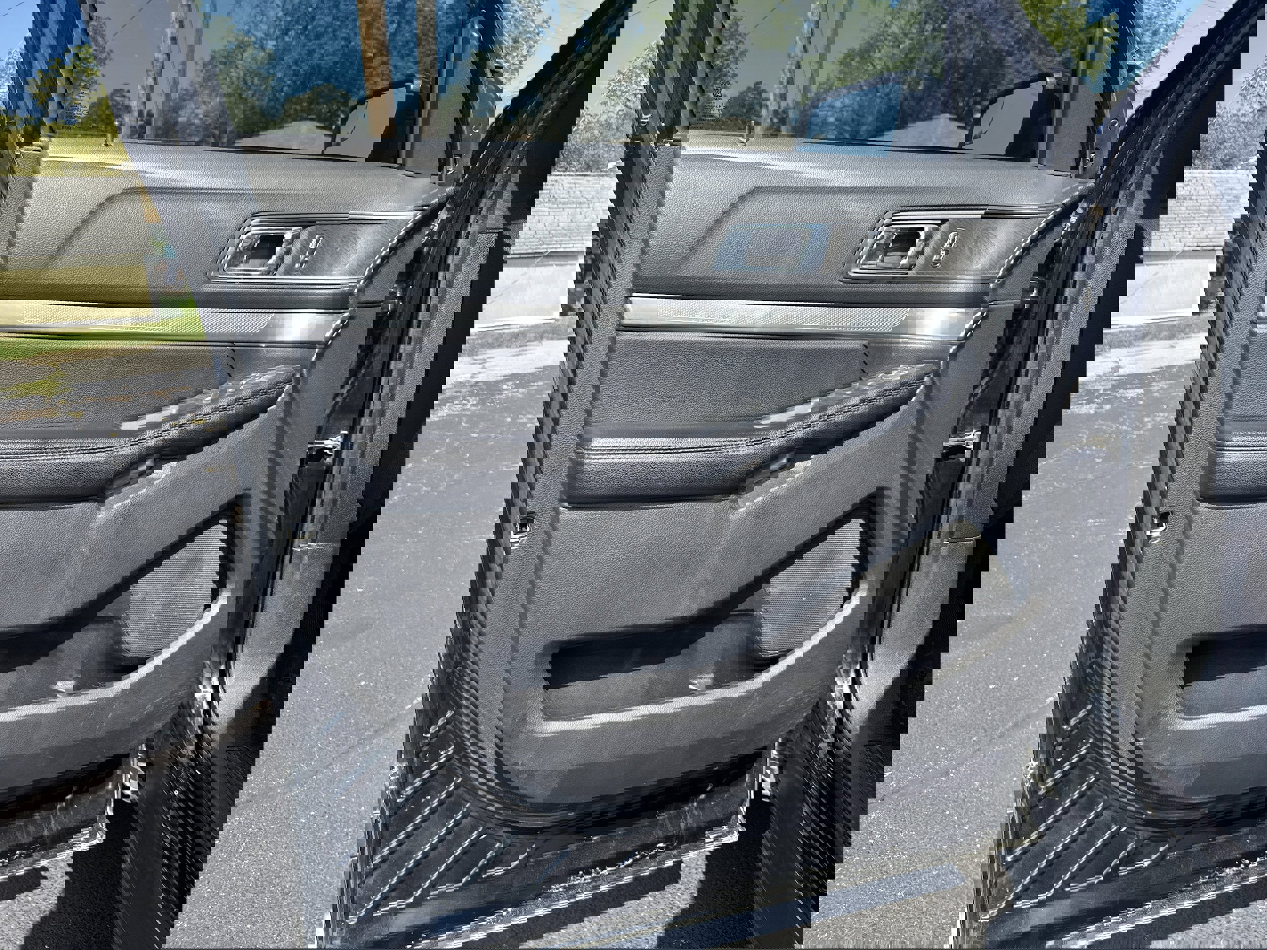 Used 2018 Ford Explorer XLT w/ Equipment Group 202A image 5