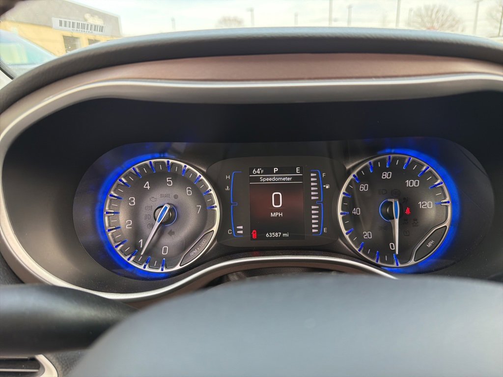 Used 2023 Chrysler Voyager LX image 8