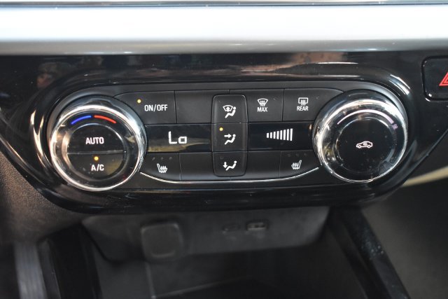 Certified 2025 Chevrolet Trax LT w/ LT Convenience Package FWD image 29