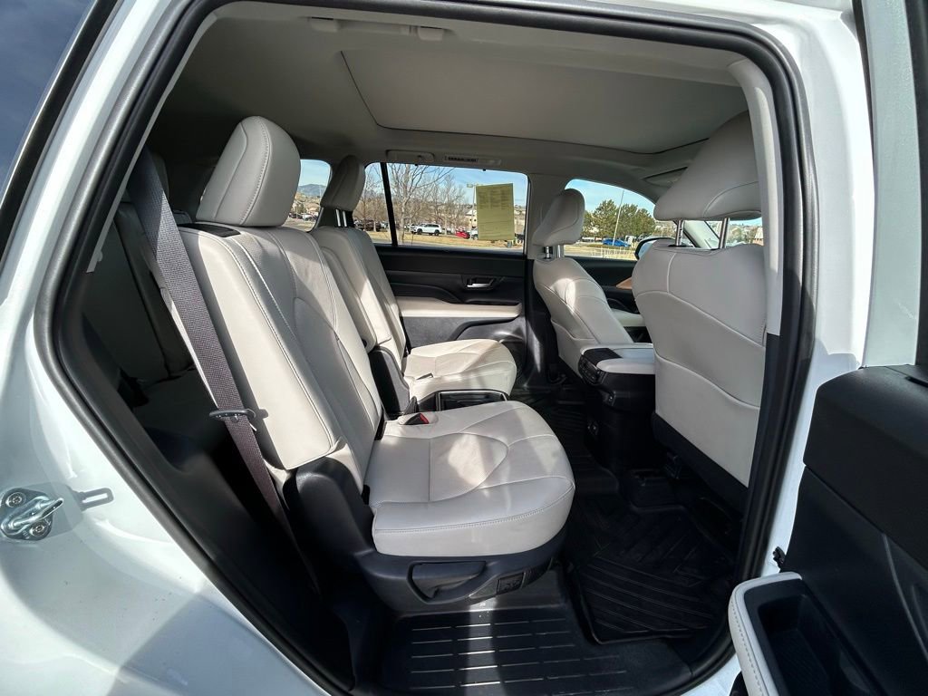 Used 2024 Toyota Grand Highlander Limited image 31
