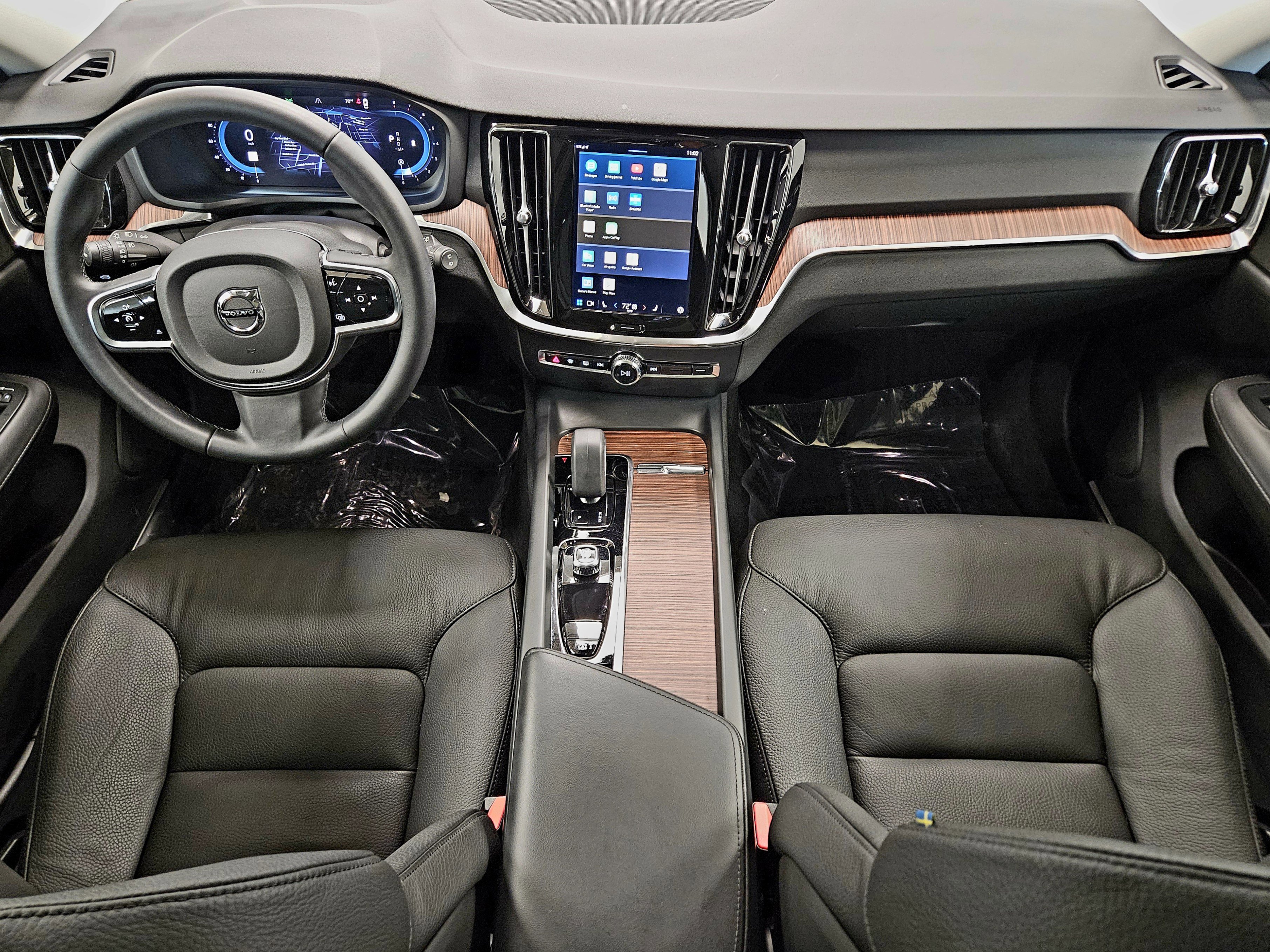 Used 2024 Volvo V60 B5 Cross Country Plus image 13