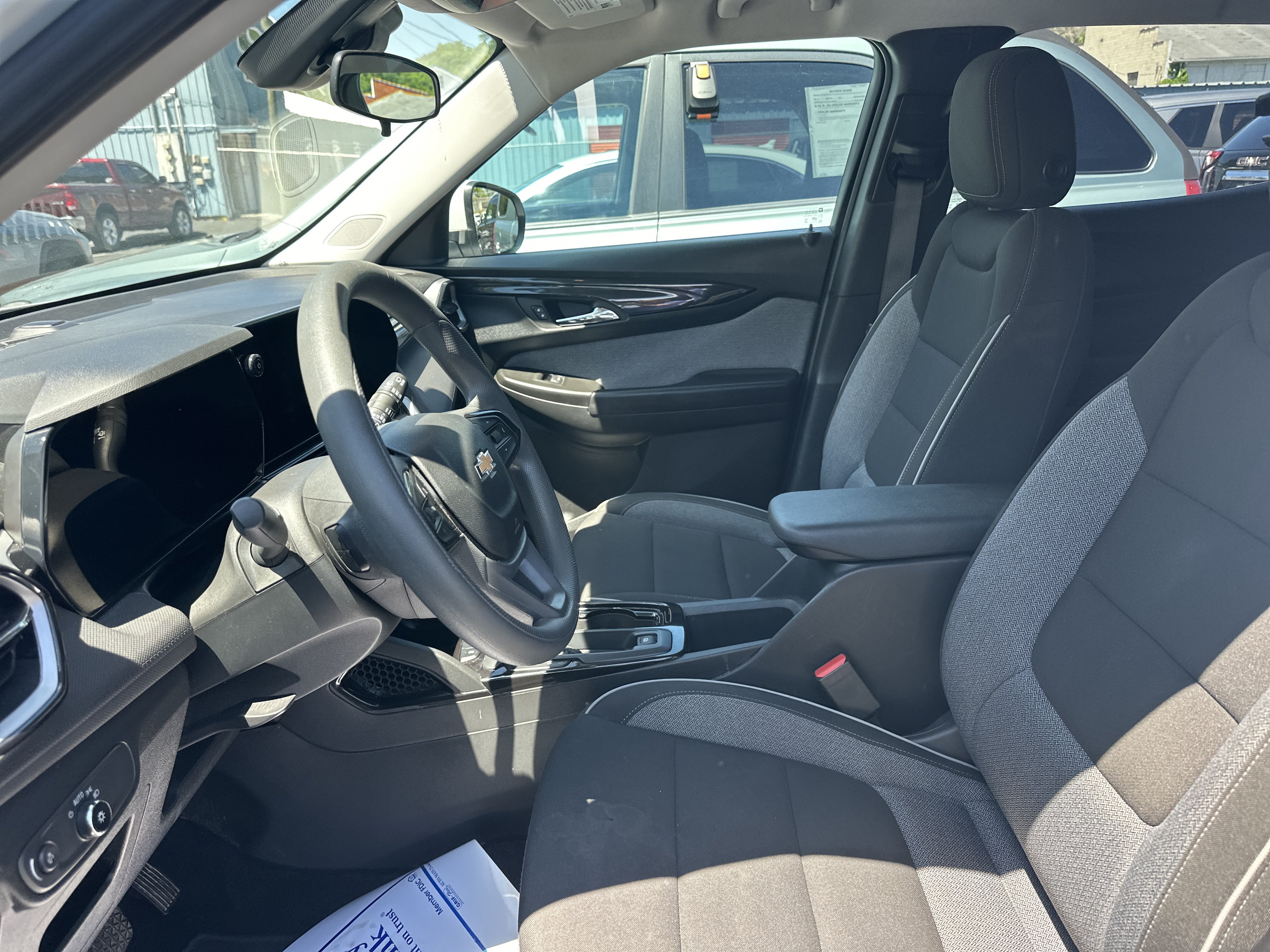 Used 2025 Chevrolet TrailBlazer LT FWD image 9