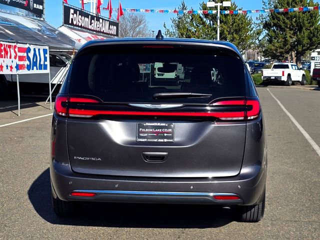 Certified 2023 Chrysler Pacifica Touring-L image 5