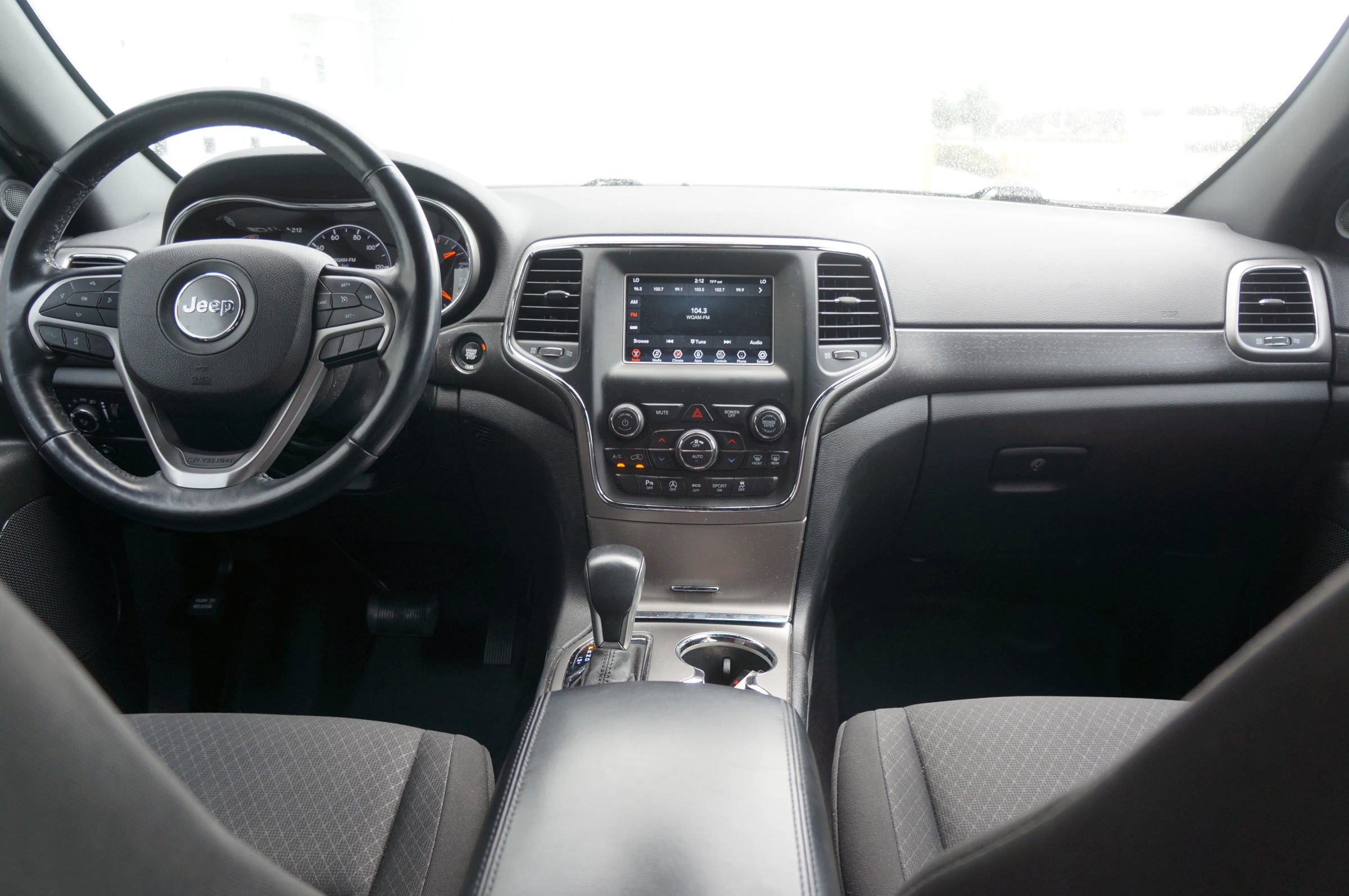 Used 2018 Jeep Grand Cherokee Laredo image 30