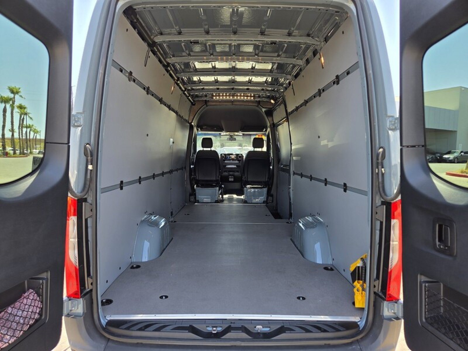 Used 2025 Mercedes-Benz Sprinter 2500 image 12