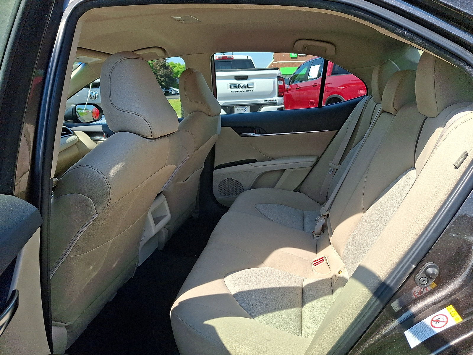 Used 2018 Toyota Camry LE w/ Convenience Package FWD image 10