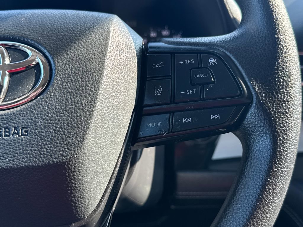 Used 2025 Toyota Sienna LE image 22