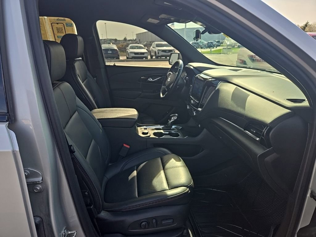 Used 2022 Chevrolet Traverse RS w/ LPO, Floor Liner Package AWD/4WD image 33