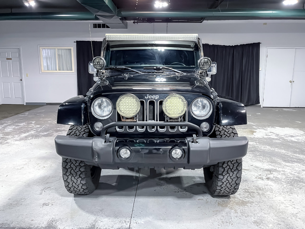 Used 2018 Jeep Wrangler Unlimited Sahara image 3