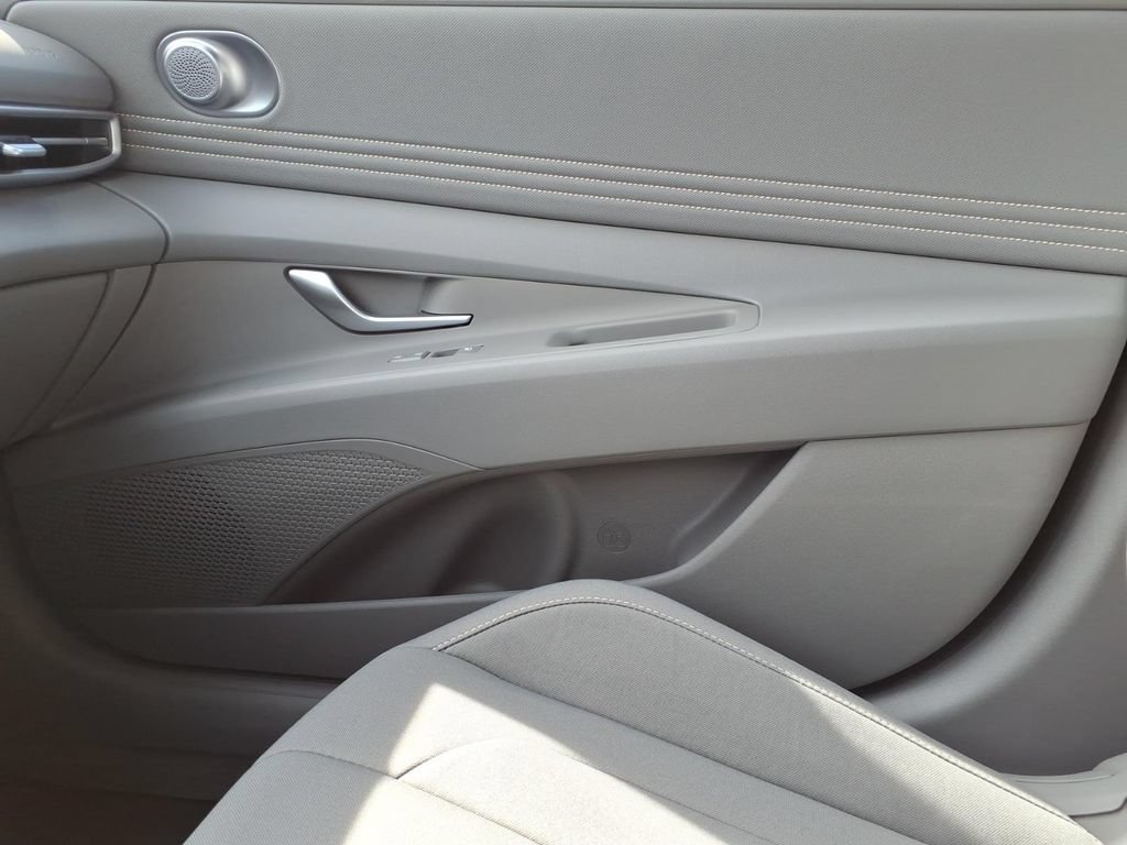 New 2026 Hyundai Elantra Sport FWD image 23