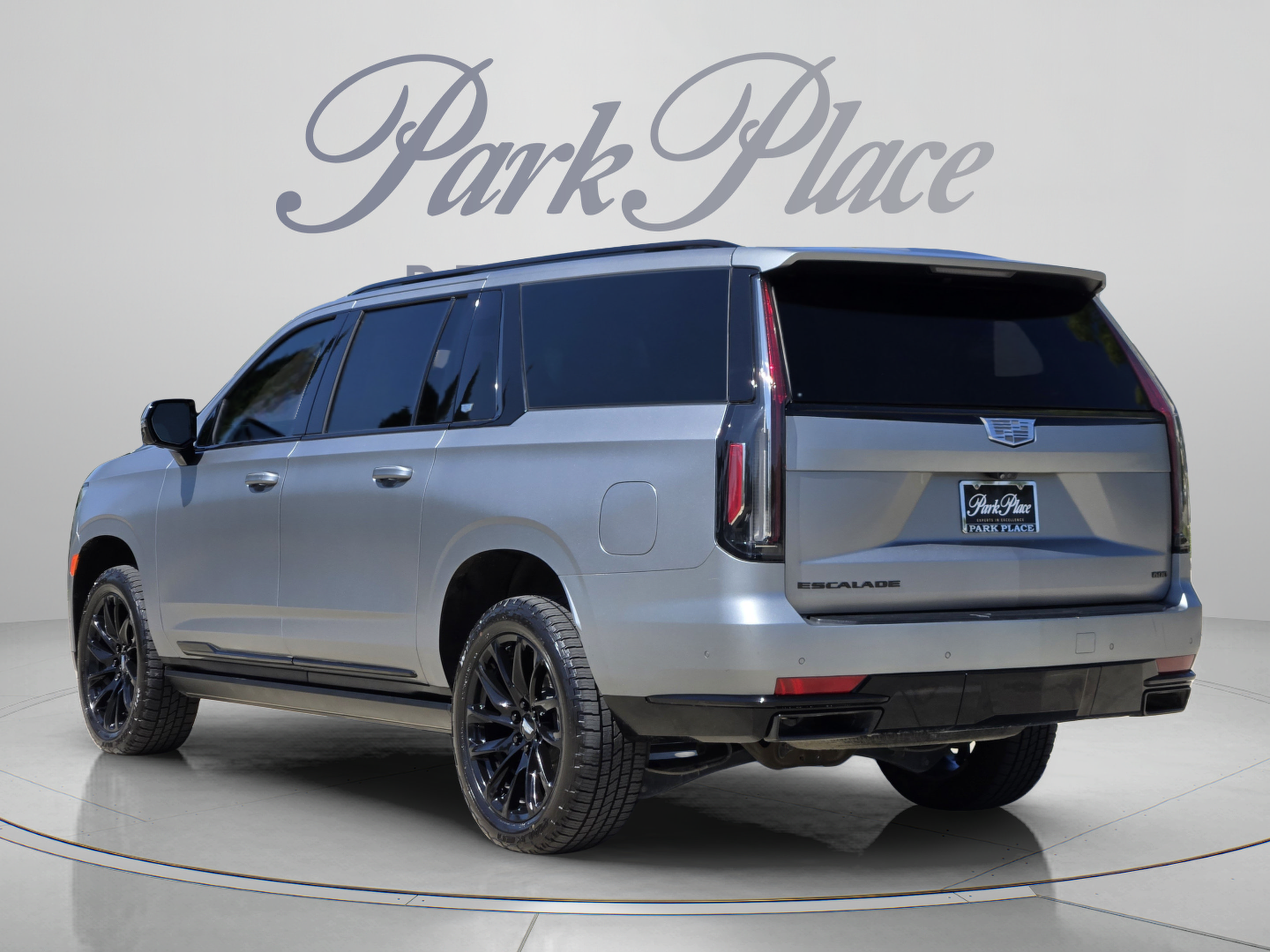 Used 2023 Cadillac Escalade ESV Sport Platinum w/ LPO, ONYX Package AWD/4WD image 3