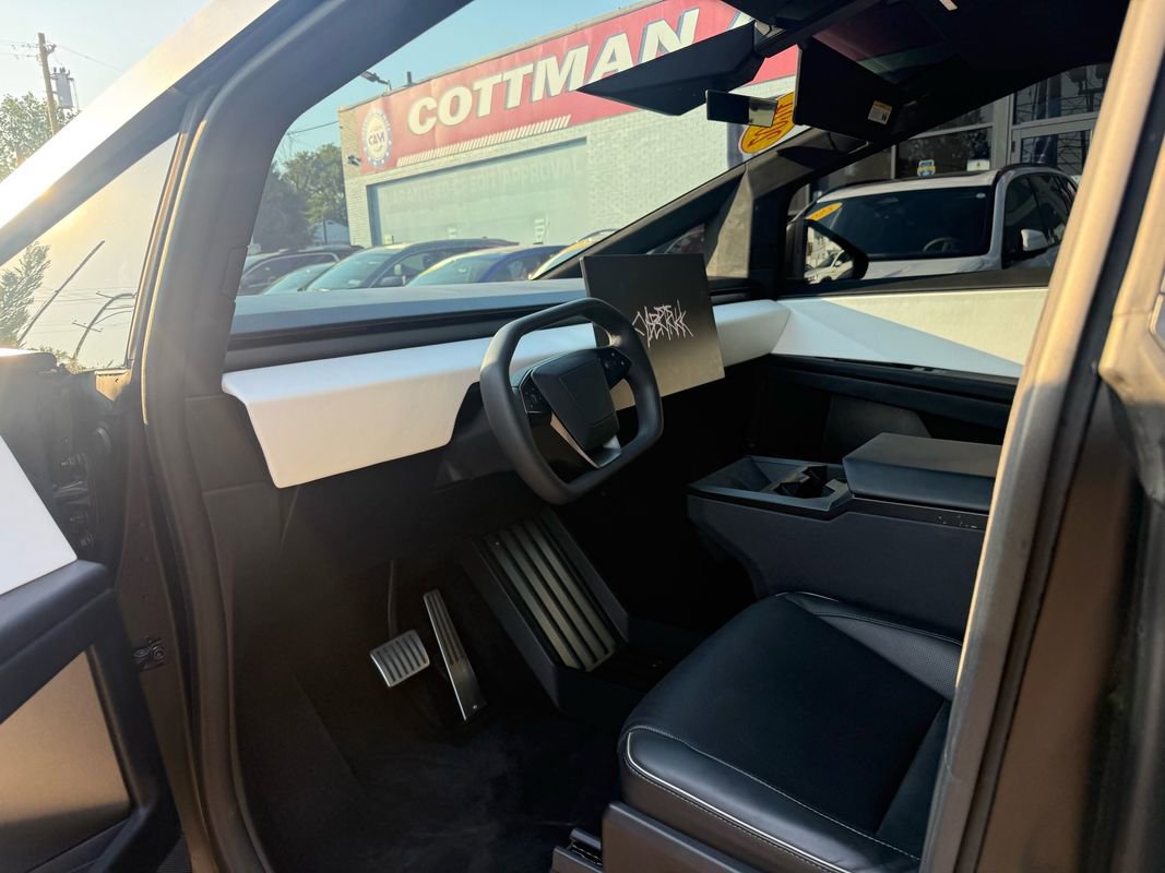 Used 2024 Tesla Cybertruck AWD Crew Cab image 25