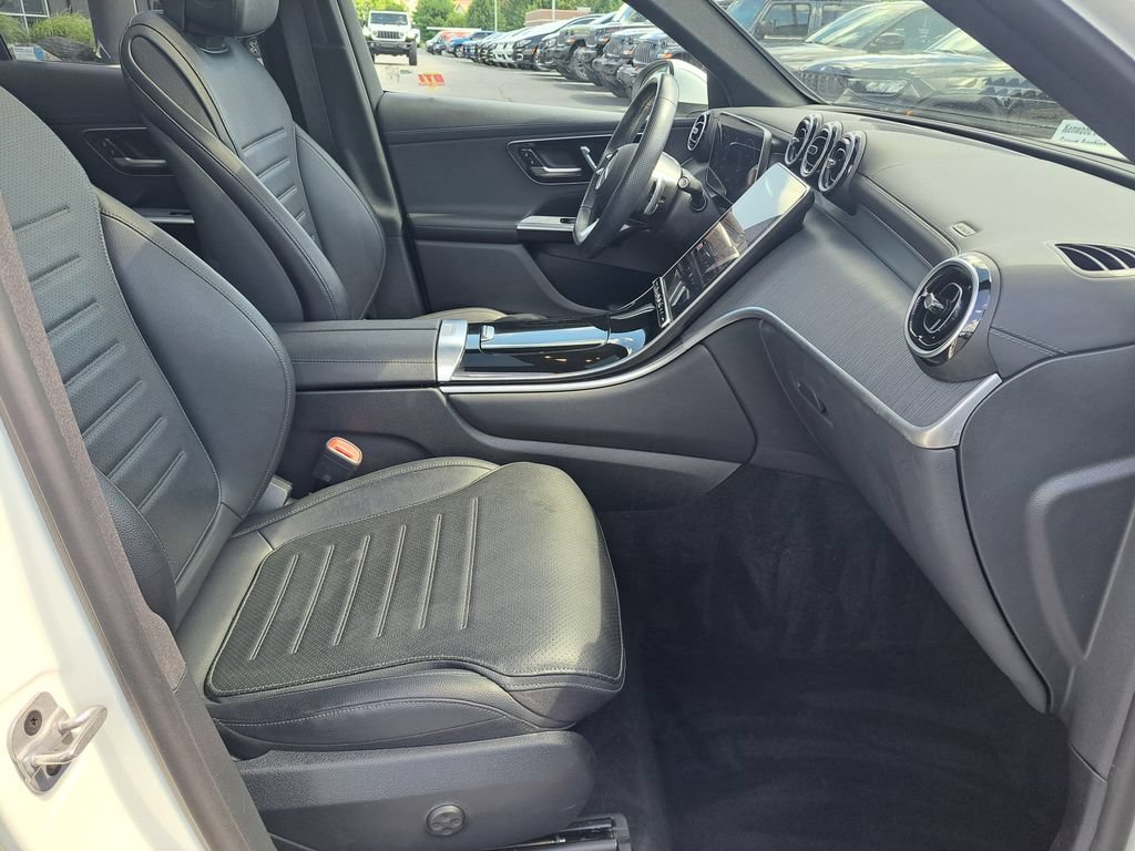Used 2024 Mercedes-Benz GLC 300 4MATIC image 24
