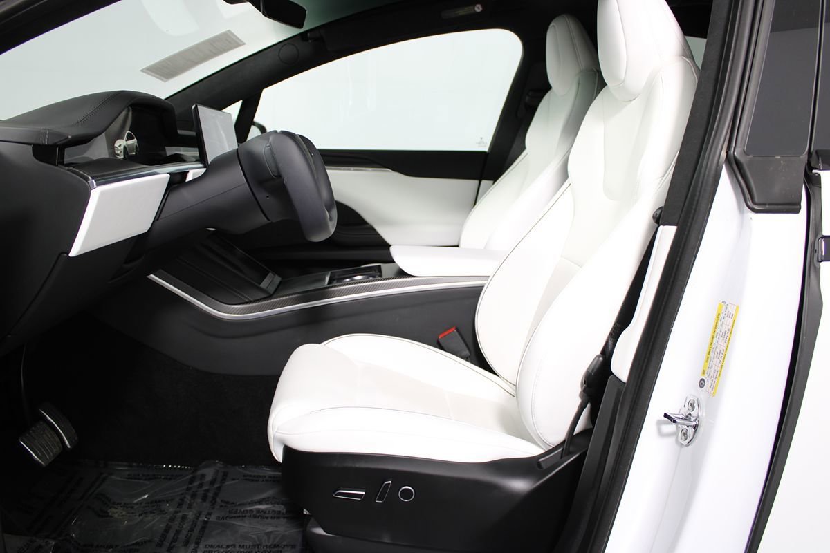 Used 2022 Tesla Model X Plaid image 8