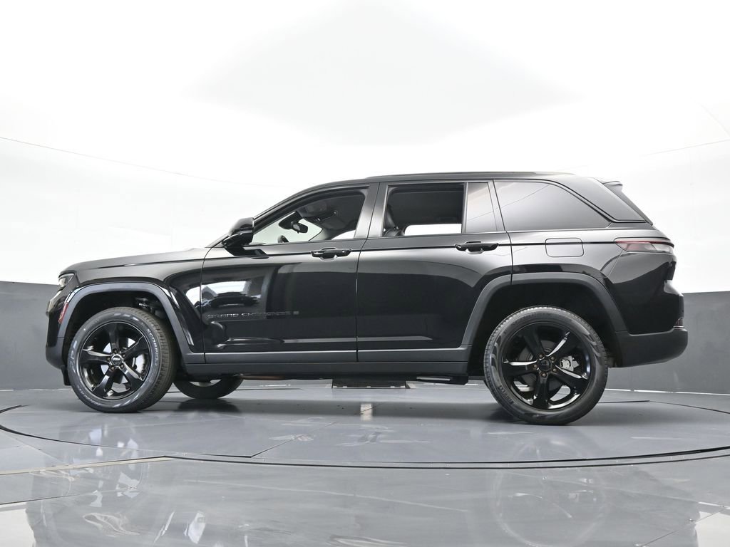 Used 2023 Jeep Grand Cherokee Limited w/ Black Appearance Package image 60