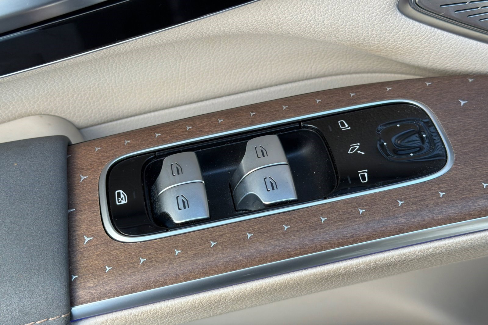 Used 2023 Mercedes-Benz EQS 450+ SUV image 13