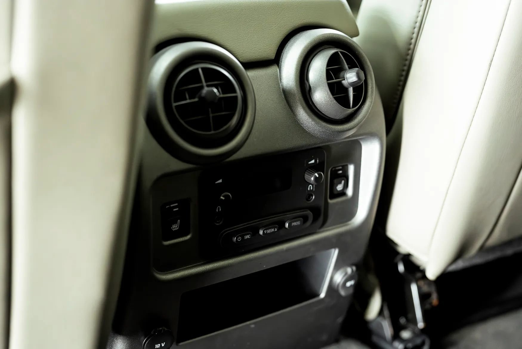 Used 2003 HUMMER H2 Luxury w/ Preferred Equipment Group AWD/4WD image 25