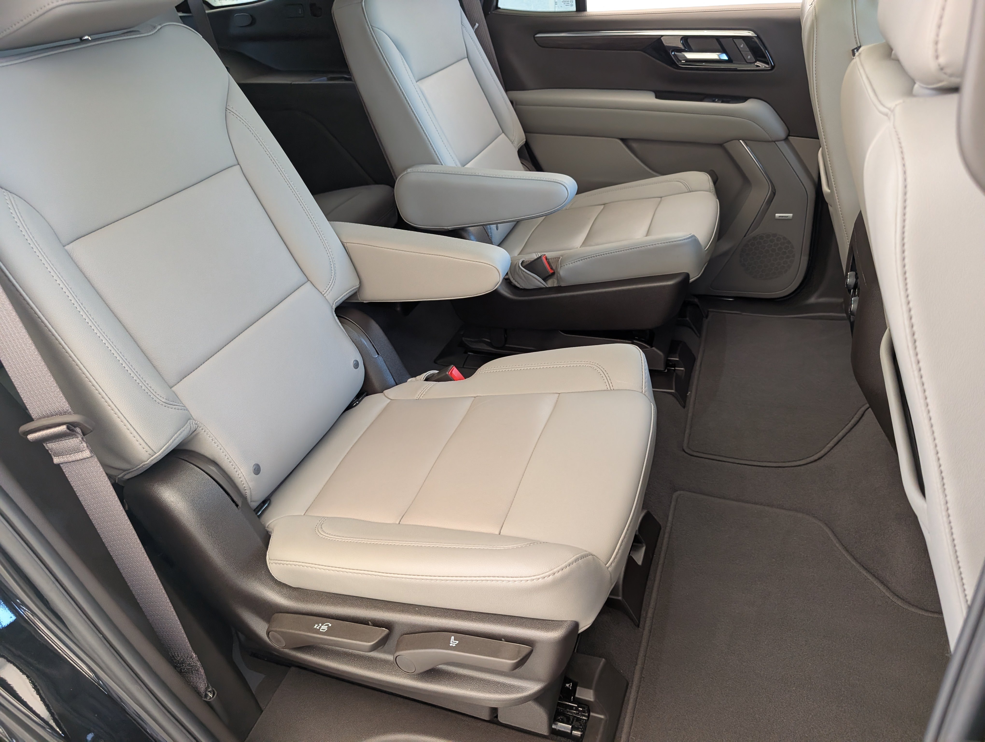 Used 2026 Chevrolet Tahoe Z71 w/ Comfort Package AWD/4WD image 25