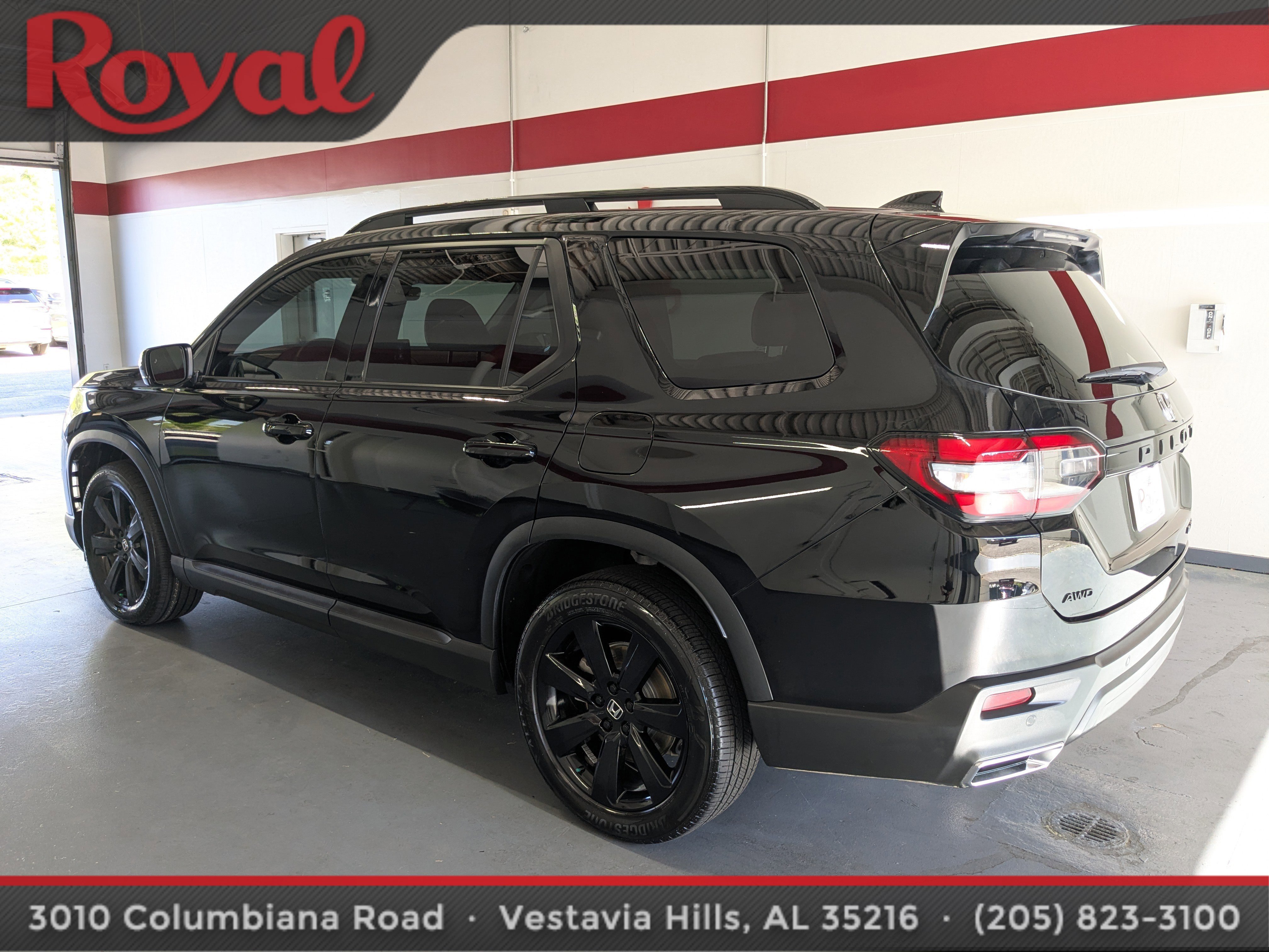 Used 2025 Honda Pilot Black Edition image 2