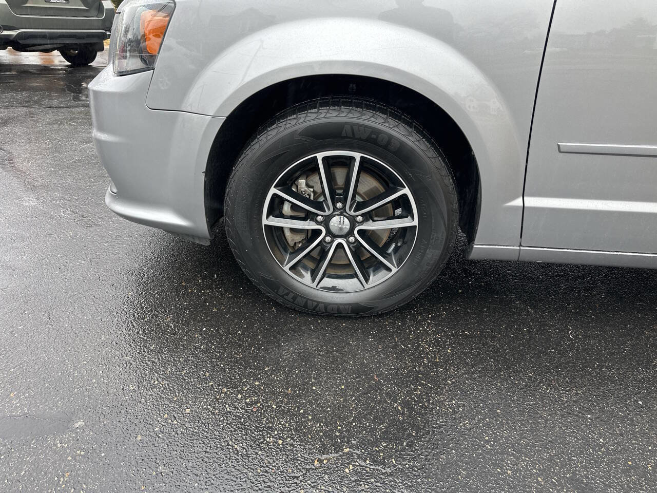 Used 2015 Dodge Grand Caravan SE image 3