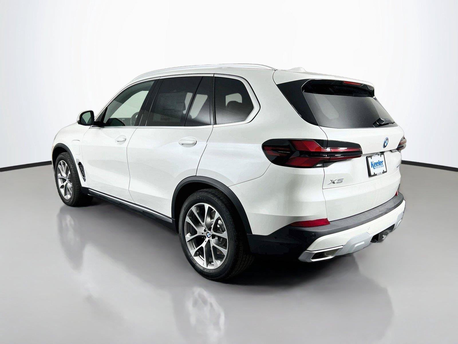 New 2026 BMW X5 xDrive50e w/ Climate Comfort Package AWD/4WD image 4
