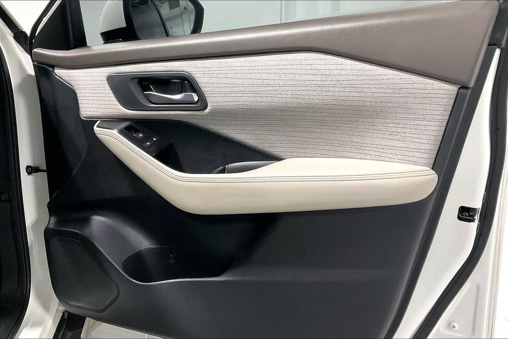 Used 2023 Nissan Rogue SV FWD image 22