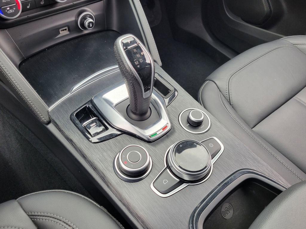 Used 2024 Alfa Romeo Stelvio Sprint image 15