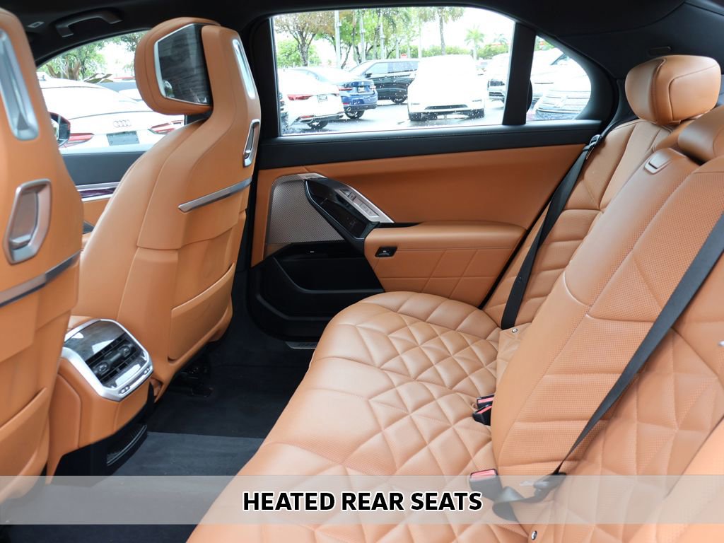 Used 2023 BMW 740i w/ Parking Assistance Package image 9