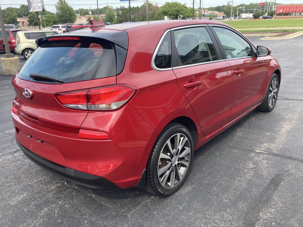 Used 2020 Hyundai Elantra GT FWD image 3
