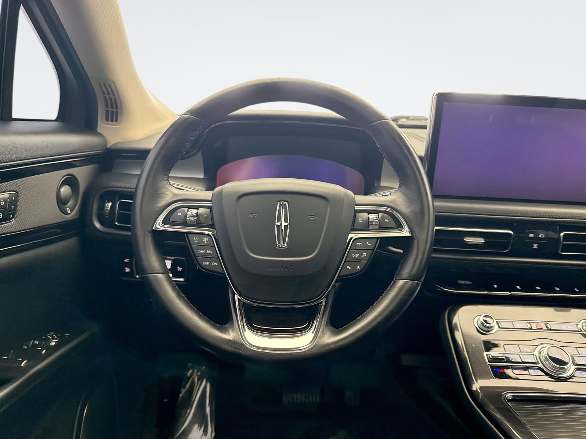 Used 2023 Lincoln Nautilus Reserve w/ Monochromatic Package image 12