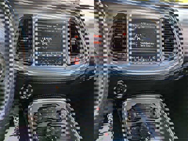 Used 2022 Dodge Challenger R/T w/ Plus Package image 17