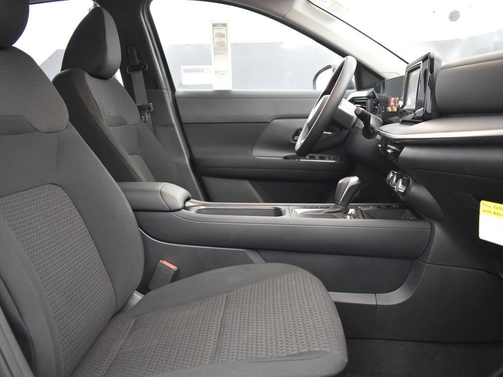 Used 2025 Nissan Kicks S image 21