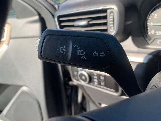 Used 2023 Ford Explorer XLT w/ Equipment Group 202A AWD/4WD image 28
