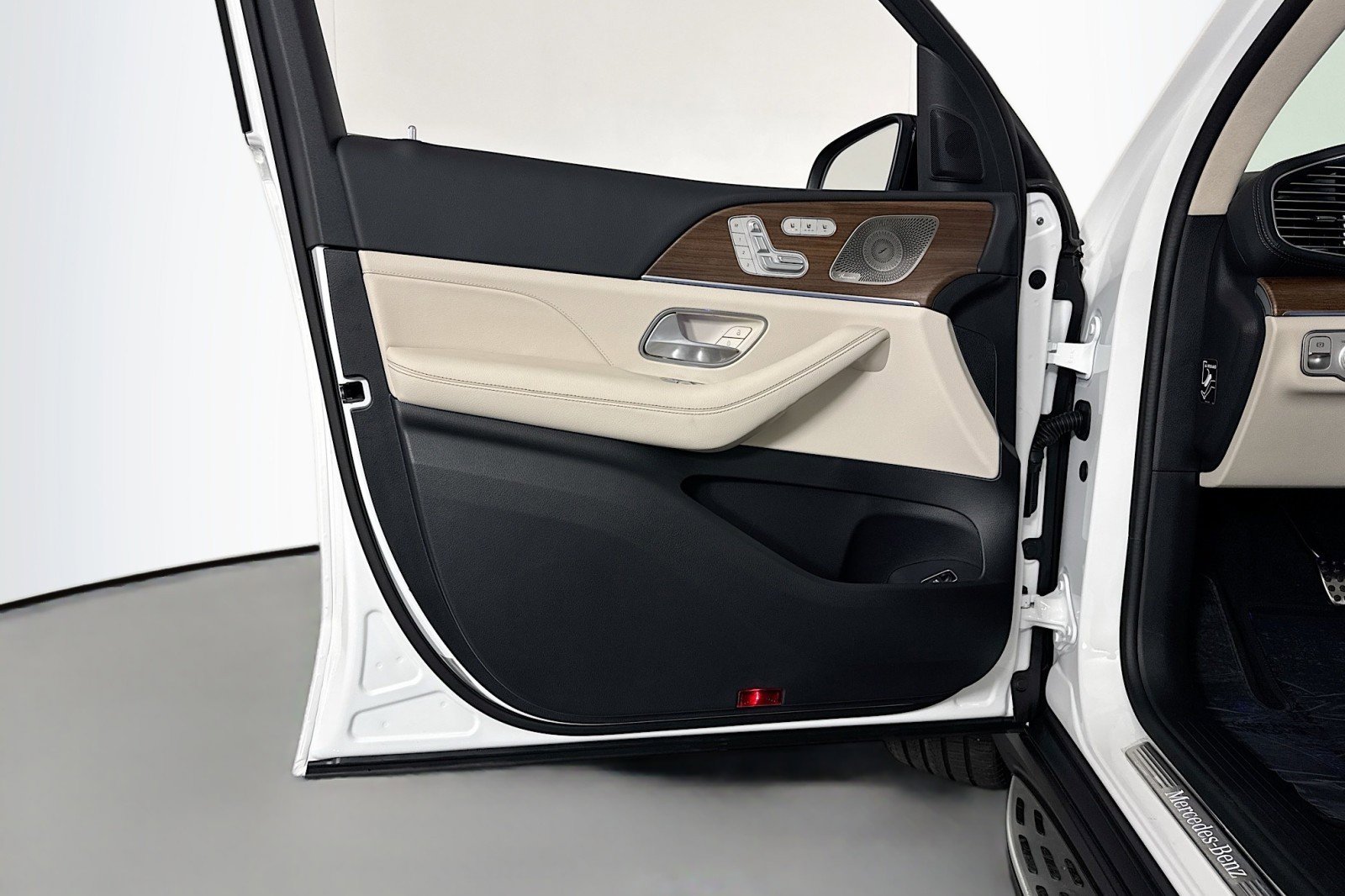 New 2026 Mercedes-Benz GLS 450 4MATIC image 21