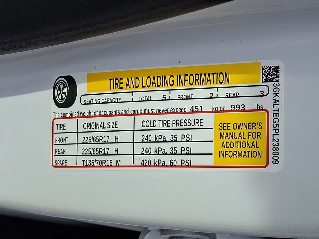 Used 2023 GMC Terrain SLE w/ Driver Convenience Package image 28