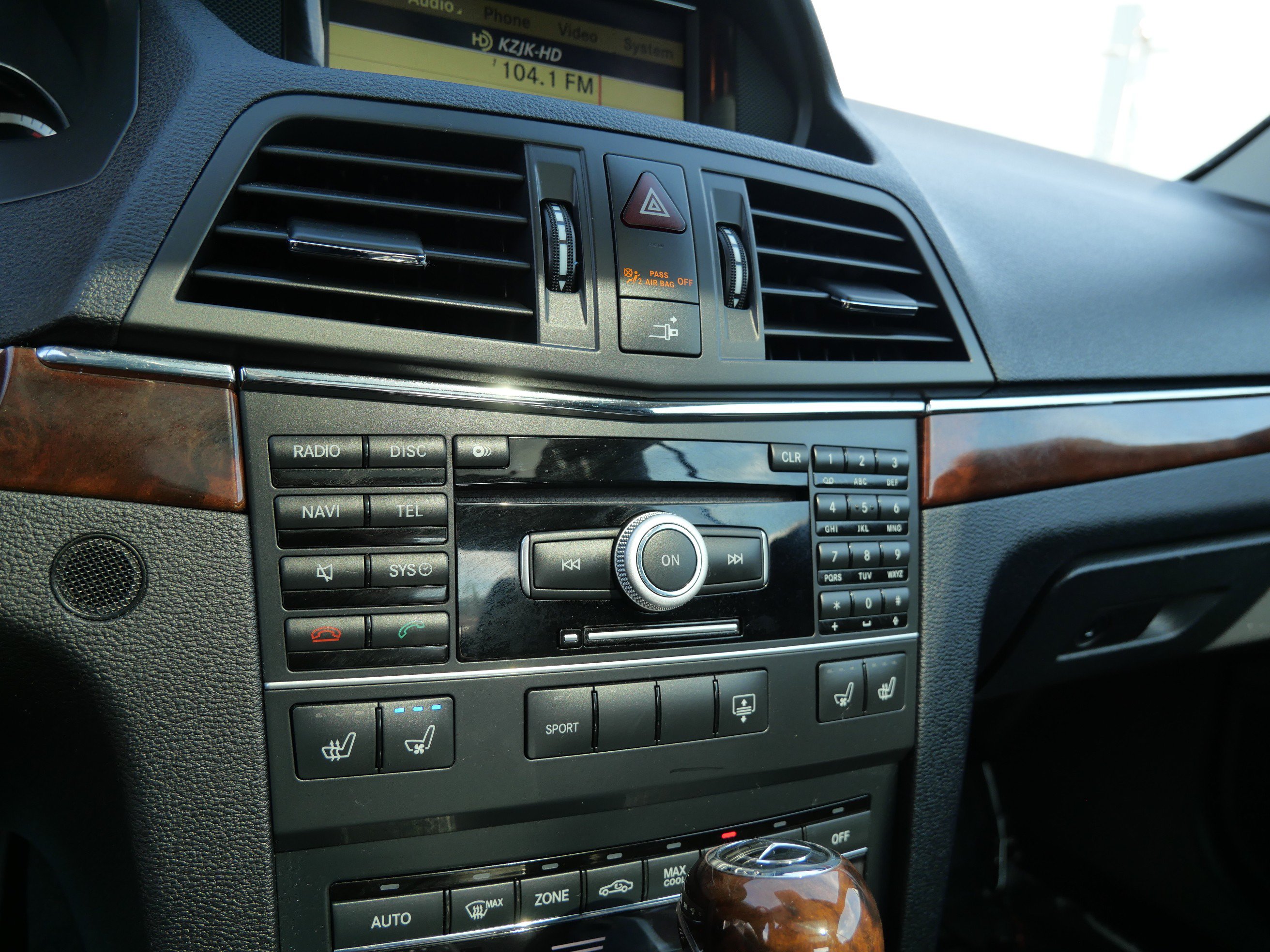 Used 2011 Mercedes-Benz E 550 Coupe image 19